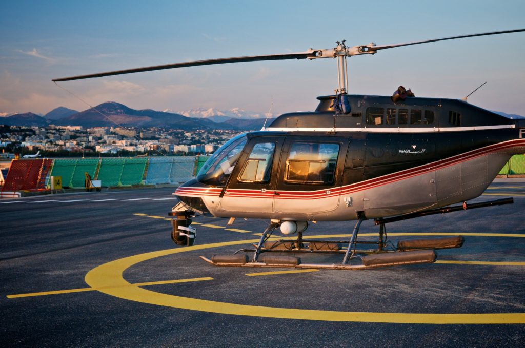 Hélicoptère pour la prise de vue aérienne