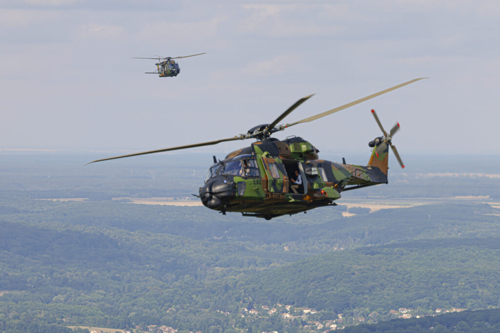 Photo d'un hélicoptère NH-90 en vol