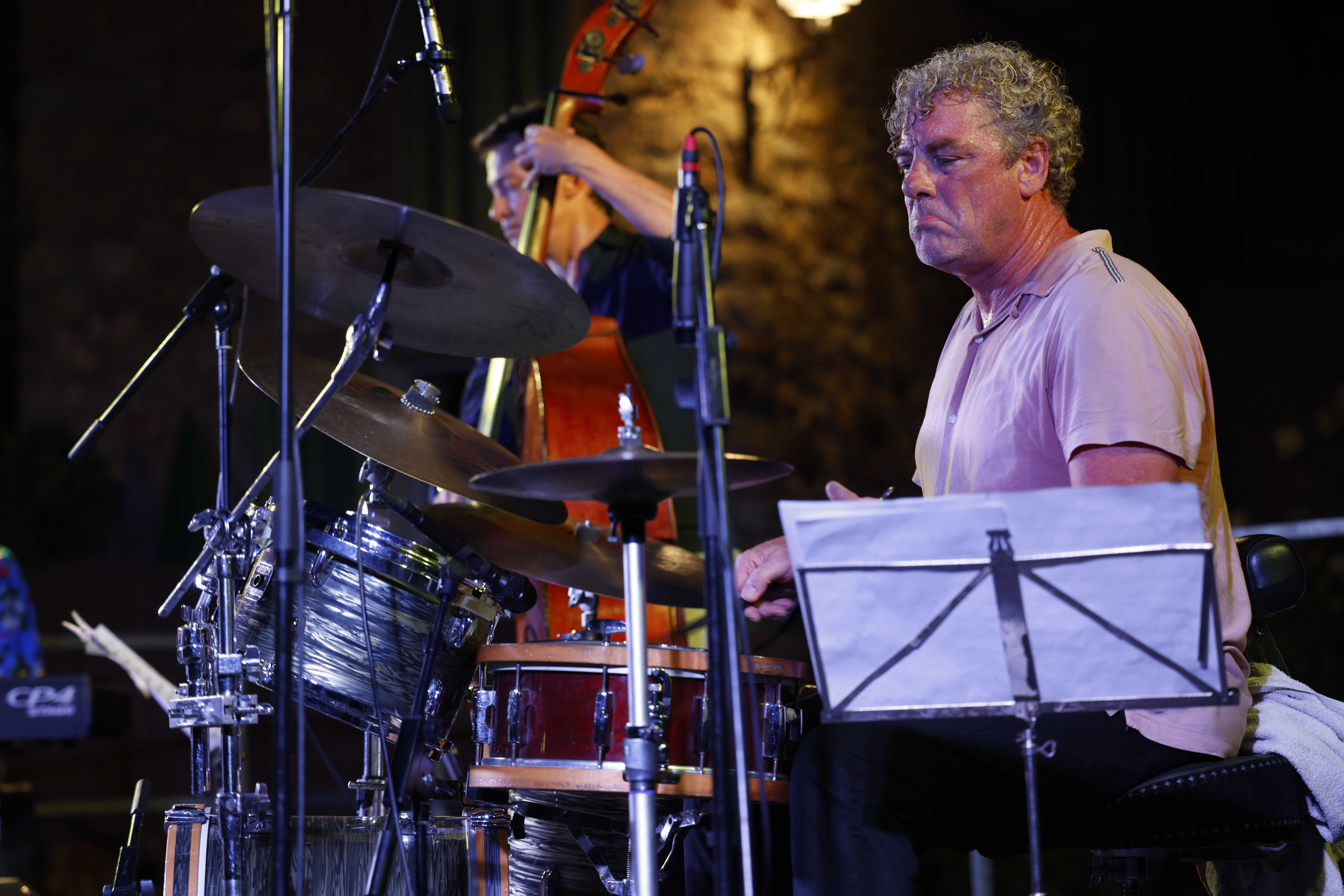 Batteur d'un groupe de jazz